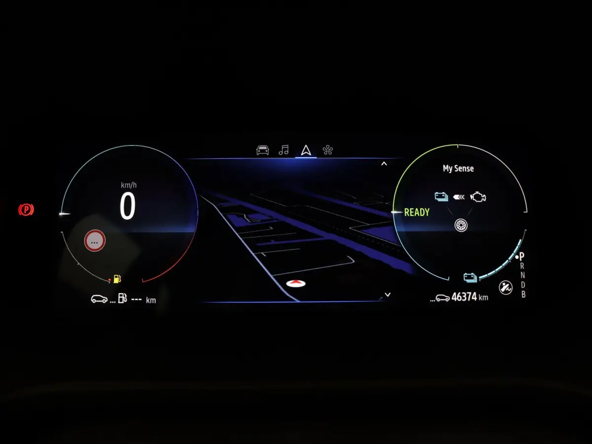 1.6 E-Tech Hybrid 145 Techno | Navigatie | Achteruitrijcamera | Parkeersensoren voor en achter | Climate control |