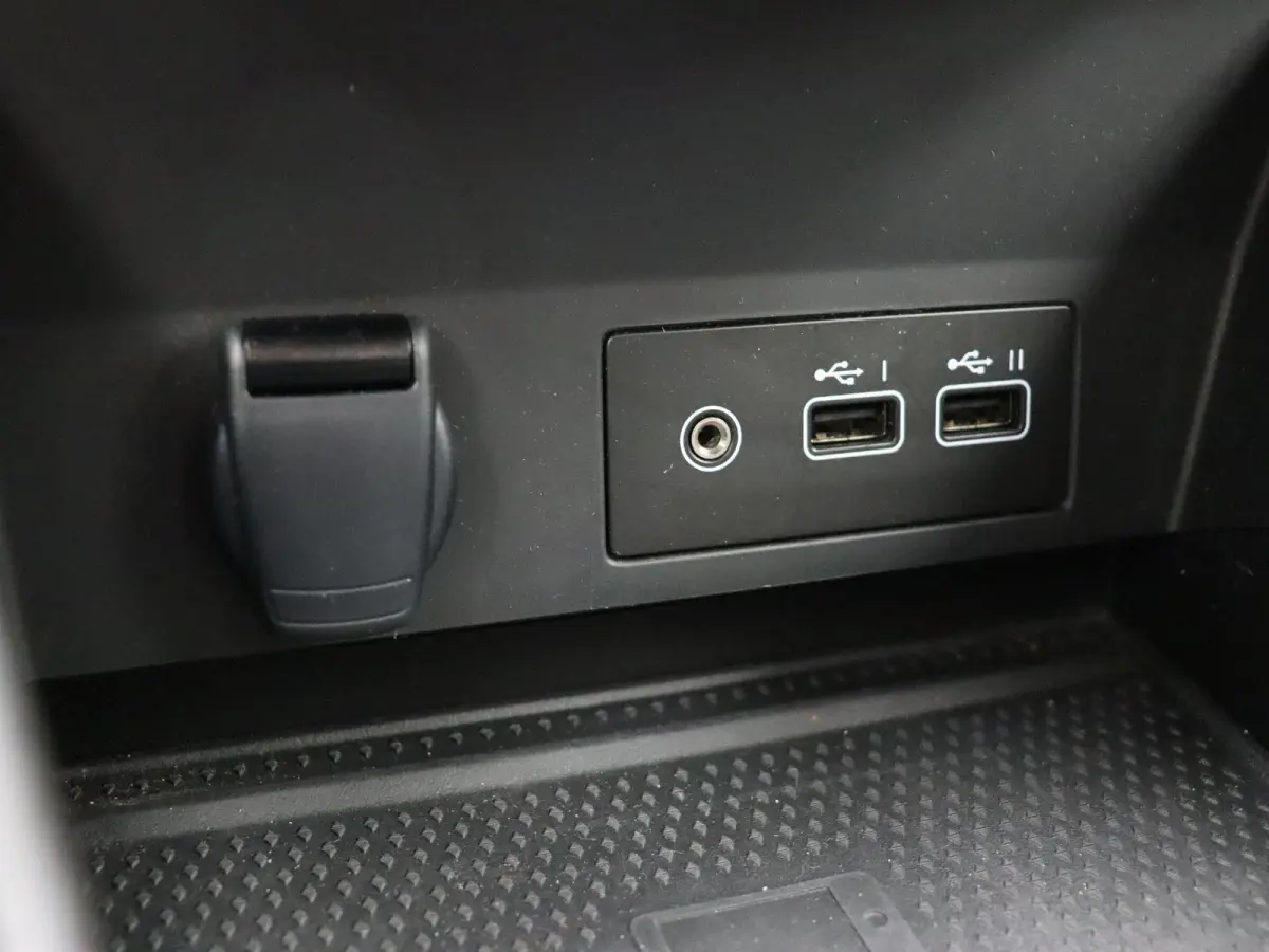 1.6 E-Tech Hybrid 145 Techno | Navigatie | Achteruitrijcamera | Parkeersensoren voor en achter | Climate control |
