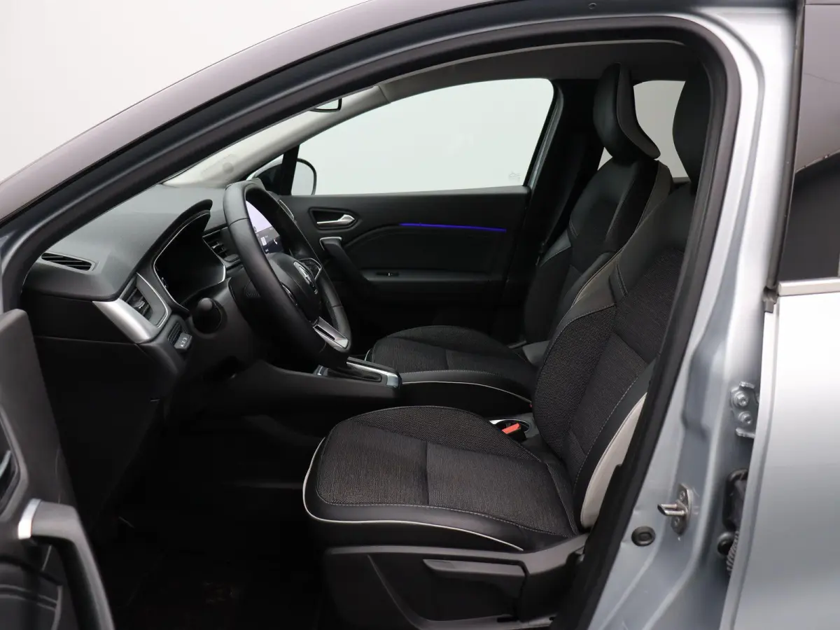 1.6 E-Tech Hybrid 145 Techno | Navigatie | Achteruitrijcamera | Parkeersensoren voor en achter | Climate control |