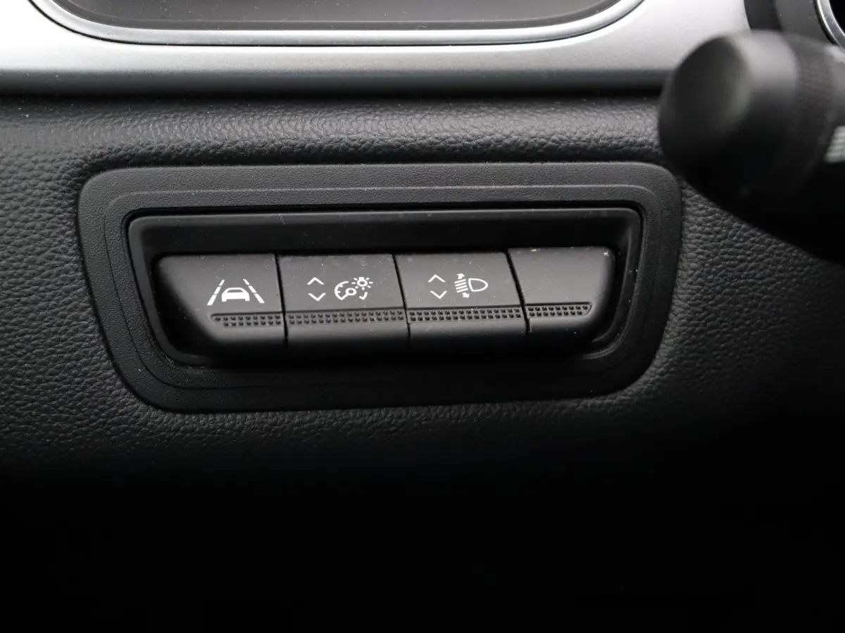 1.6 E-Tech Hybrid 145 Techno | Navigatie | Achteruitrijcamera | Parkeersensoren voor en achter | Climate control |