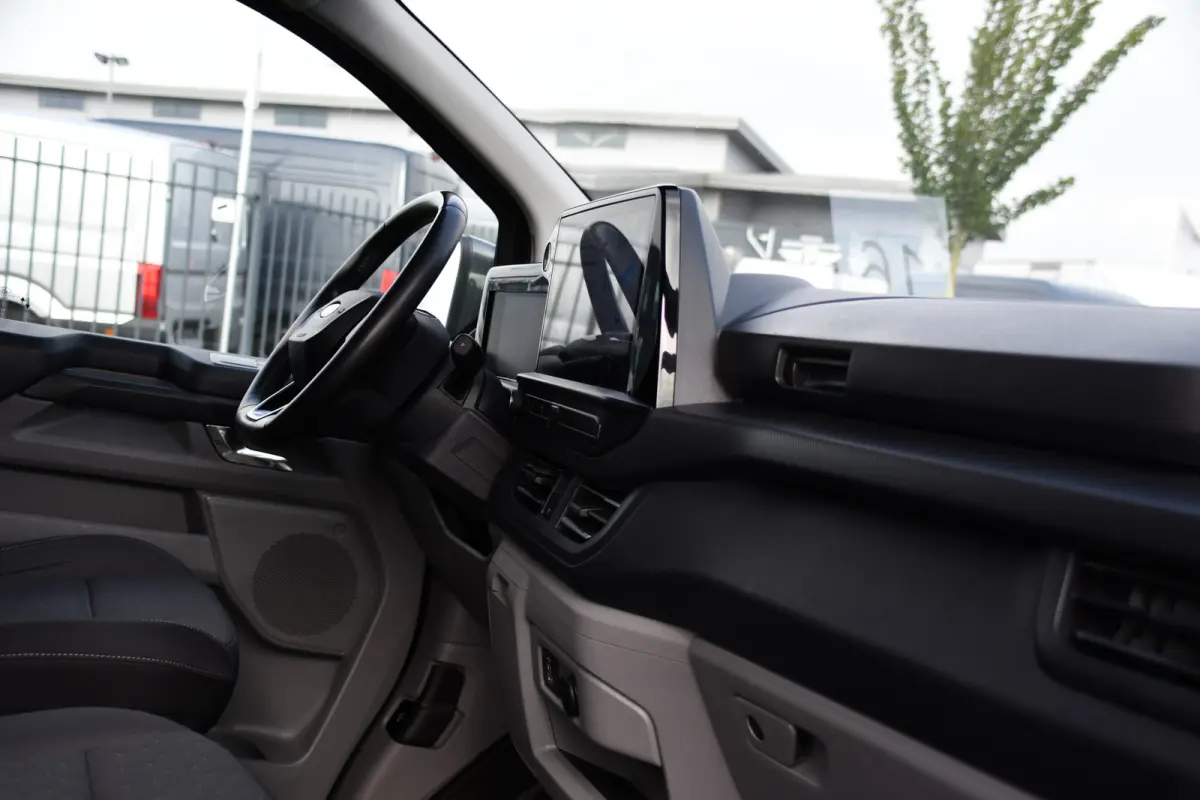 320 2.0 TDCI L2H1 PB Edition Limited Adaptieve Cruise, Camera, Carplay, LED, 170pk, Automaat, Stoelverwarming, Trekhaak, Virtual, Multimedia, Uniek!