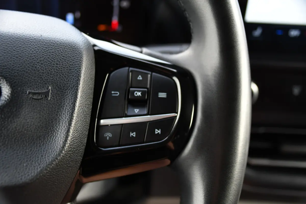 320 2.0 TDCI L2H1 PB Edition Limited Adaptieve Cruise, Camera, Carplay, LED, 170pk, Automaat, Stoelverwarming, Trekhaak, Virtual, Multimedia, Uniek!