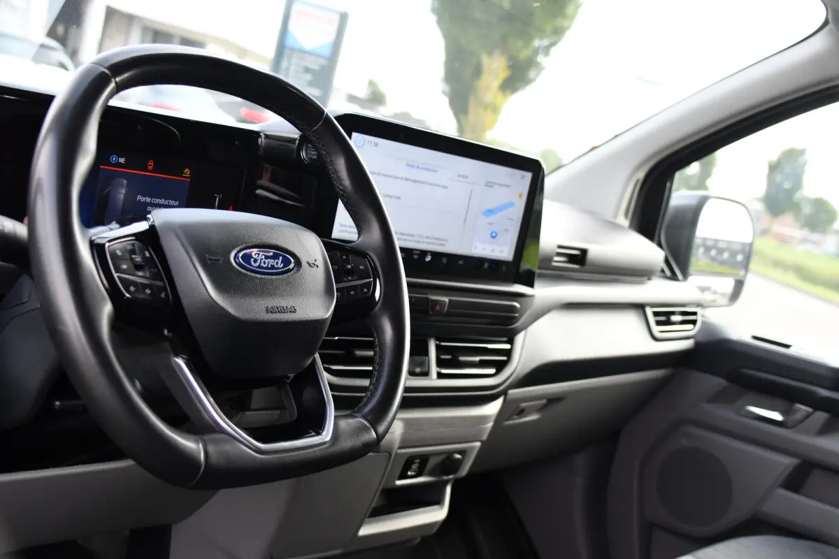320 2.0 TDCI L2H1 PB Edition Limited Adaptieve Cruise, Camera, Carplay, LED, 170pk, Automaat, Stoelverwarming, Trekhaak, Virtual, Multimedia, Uniek!