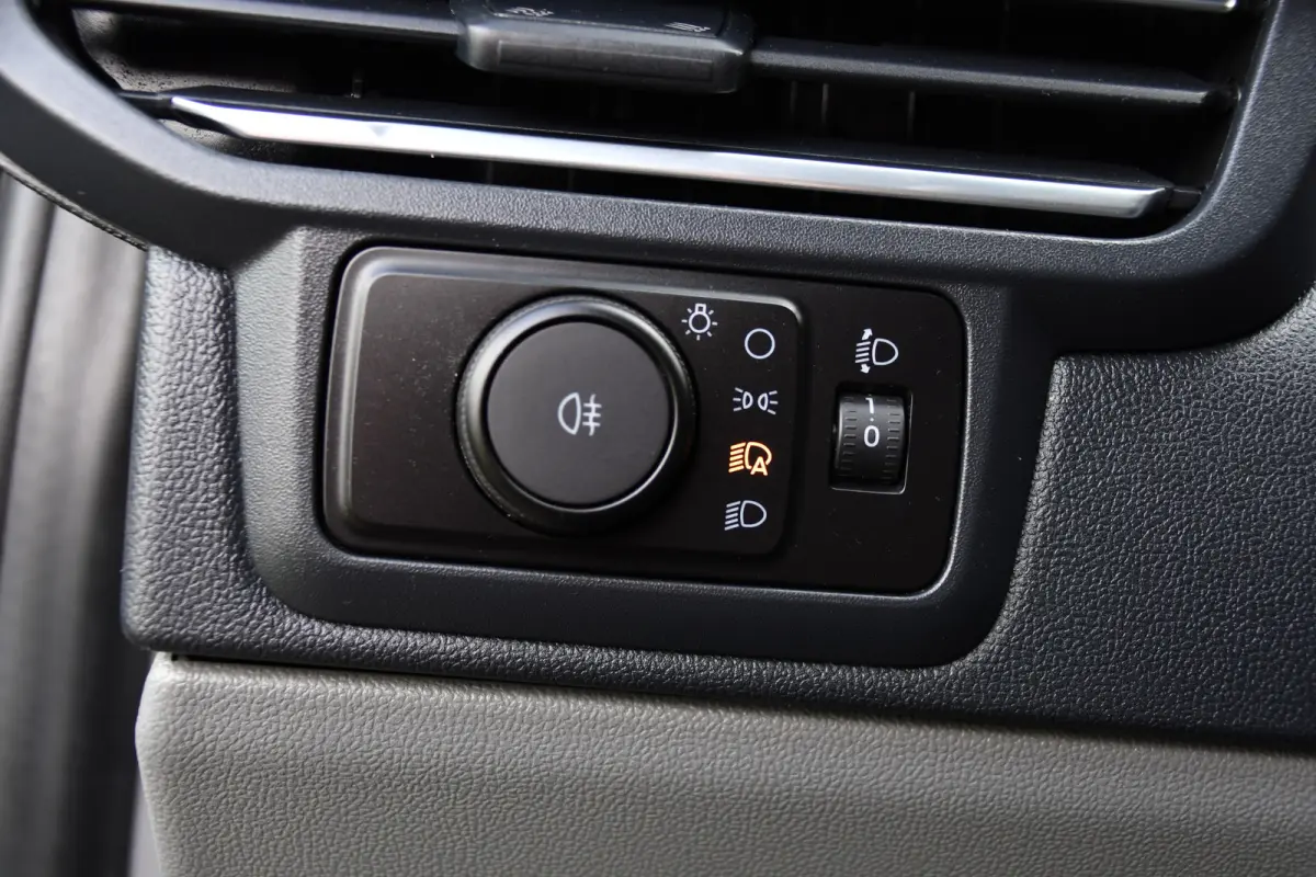 320 2.0 TDCI L2H1 PB Edition Limited Adaptieve Cruise, Camera, Carplay, LED, 170pk, Automaat, Stoelverwarming, Trekhaak, Virtual, Multimedia, Uniek!