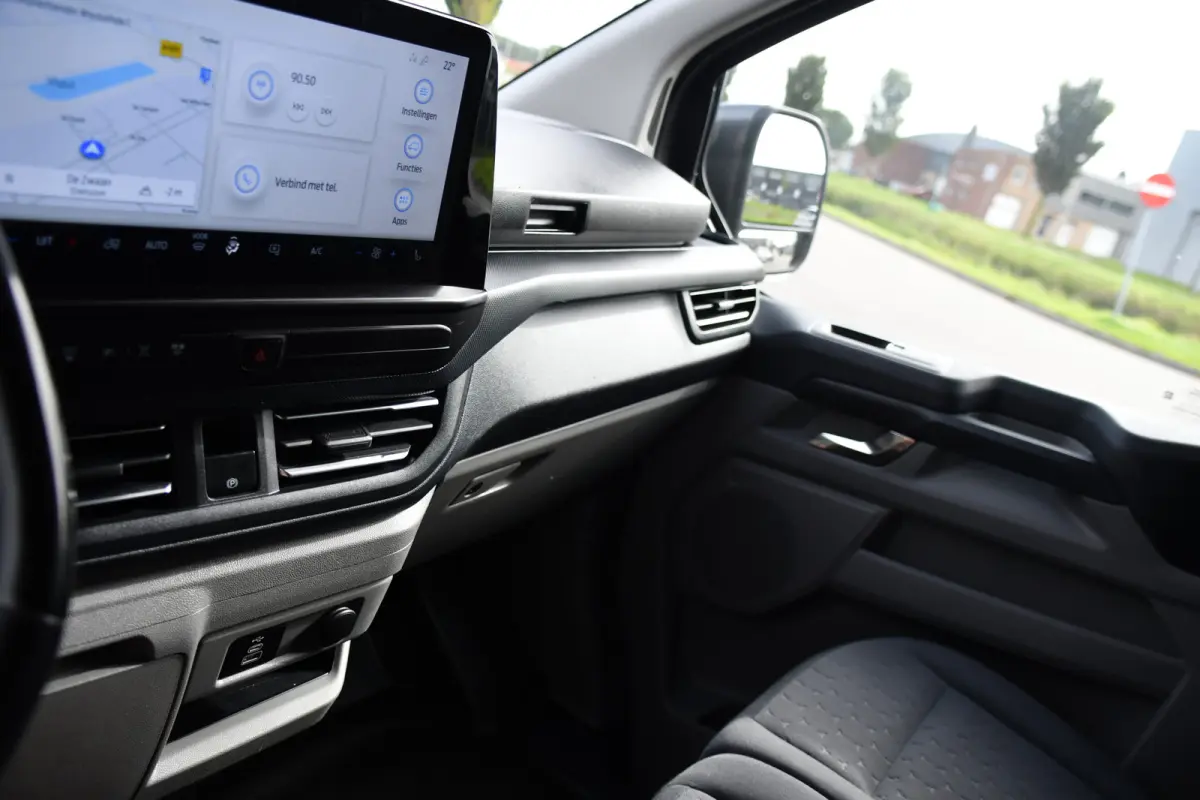 320 2.0 TDCI L2H1 PB Edition Limited Adaptieve Cruise, Camera, Carplay, LED, 170pk, Automaat, Stoelverwarming, Trekhaak, Virtual, Multimedia, Uniek!