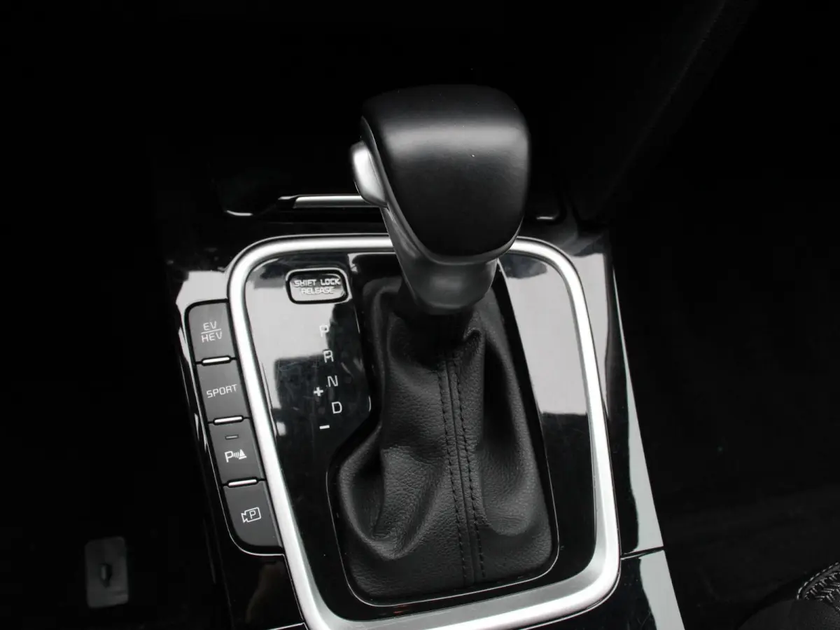 1.6 GDI PHEV DynamicLine Climate control Achteruitrijd camera Cruise control Parkeersensoren LED Lane assist Apple Carplay/ Android auto