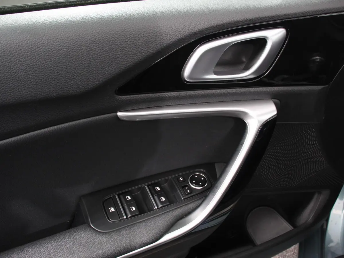 1.6 GDI PHEV DynamicLine Climate control Achteruitrijd camera Cruise control Parkeersensoren LED Lane assist Apple Carplay/ Android auto