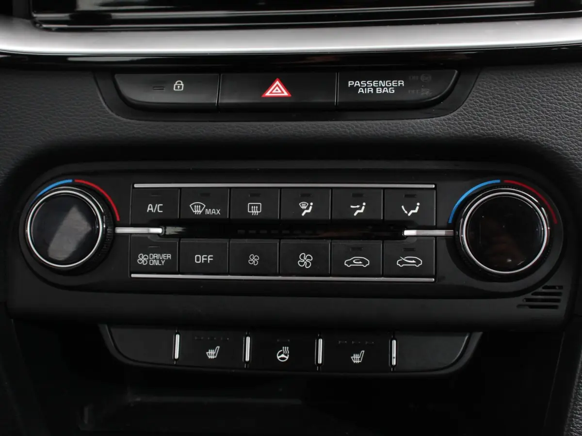 1.6 GDI PHEV DynamicLine Climate control Achteruitrijd camera Cruise control Parkeersensoren LED Lane assist Apple Carplay/ Android auto