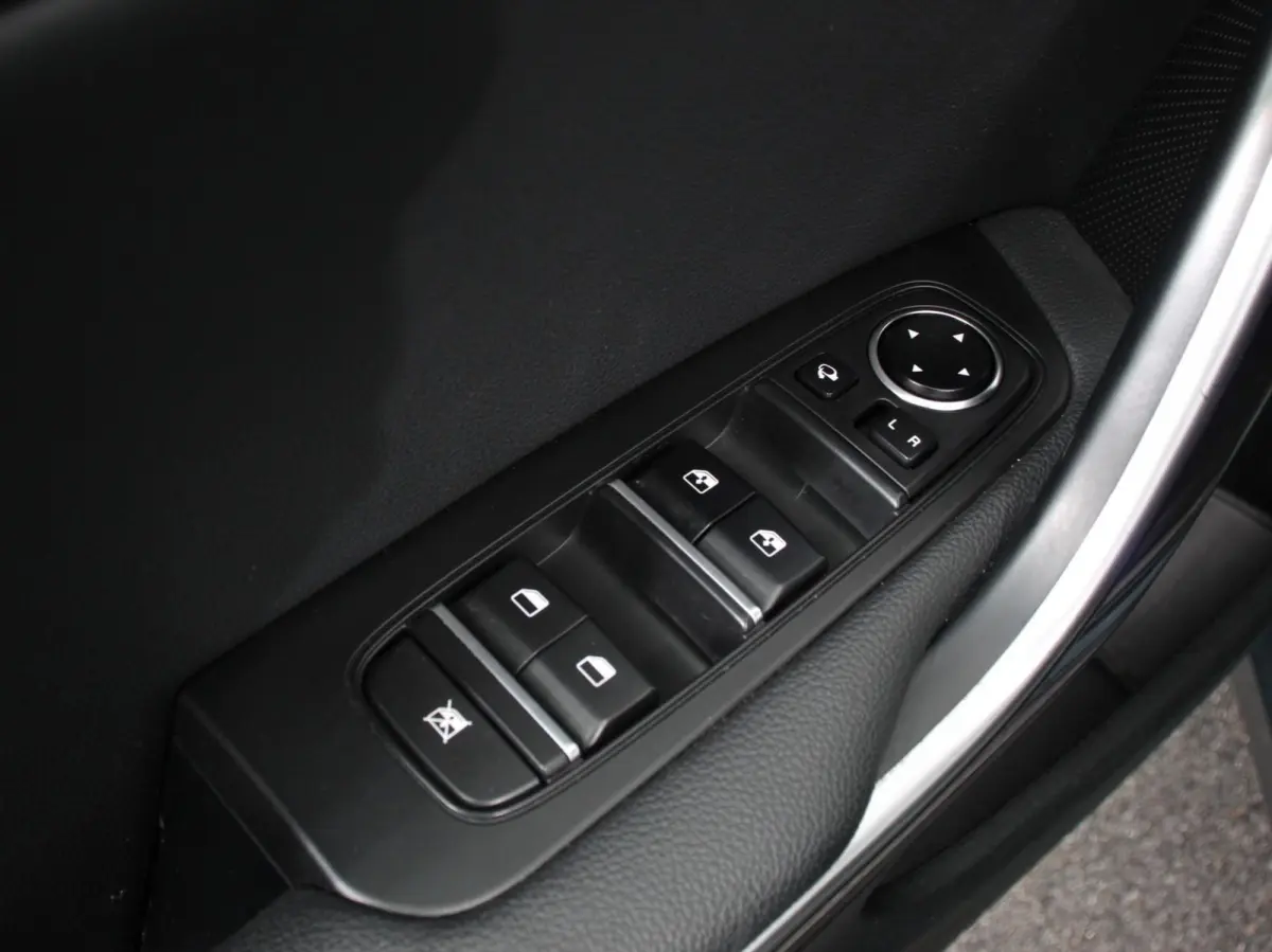 1.6 GDI PHEV DynamicLine Climate control Achteruitrijd camera Cruise control Parkeersensoren LED Lane assist Apple Carplay/ Android auto