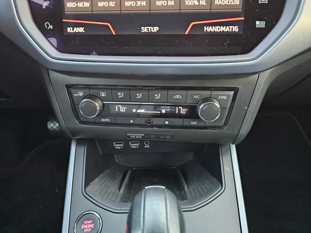 1.0 TSI Style Business Intense | Automaat | LED | Camera | ACC | Full Link | Park Assist | Twotone | Climatronic | Navi |