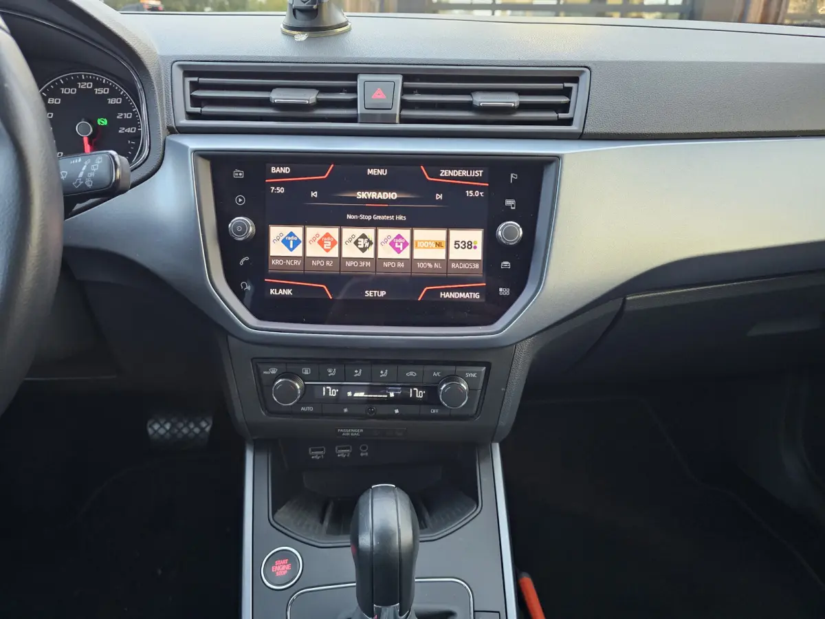 1.0 TSI Style Business Intense | Automaat | LED | Camera | ACC | Full Link | Park Assist | Twotone | Climatronic | Navi |