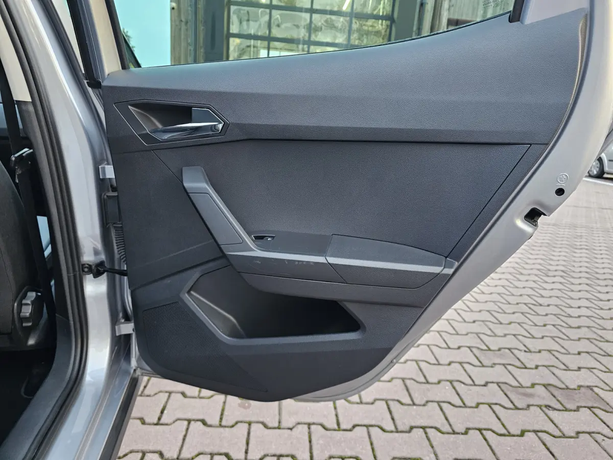 1.0 TSI Style Business Intense | Automaat | LED | Camera | ACC | Full Link | Park Assist | Twotone | Climatronic | Navi |