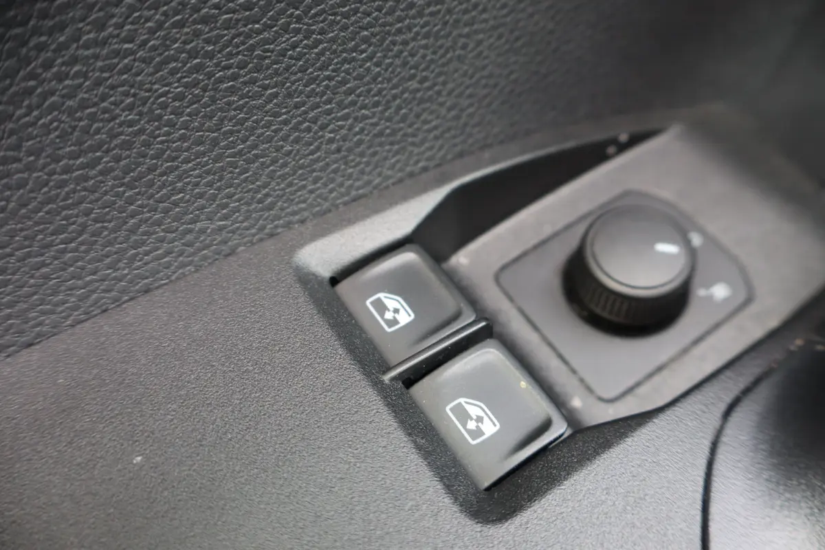 Style 95PK | Automatisch dimmende binnenspiegel | Cruise Control | Draadloze Apple CarPlay™, Android Auto™