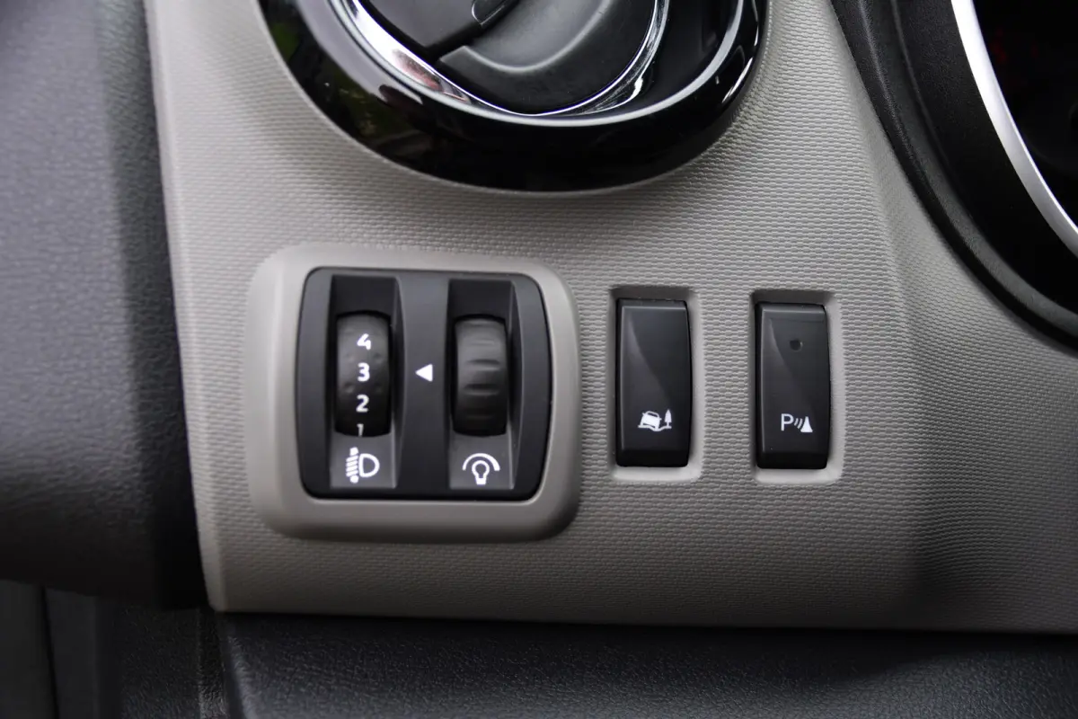 1.6 dCi T29 L2H1 Luxe Black Edition Camera, Cruise, Multimedia, 125pk, Trekhaak, Airco, Uniek!