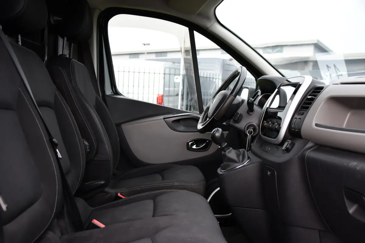 1.6 dCi T29 L2H1 Luxe Black Edition Camera, Cruise, Multimedia, 125pk, Trekhaak, Airco, Uniek!