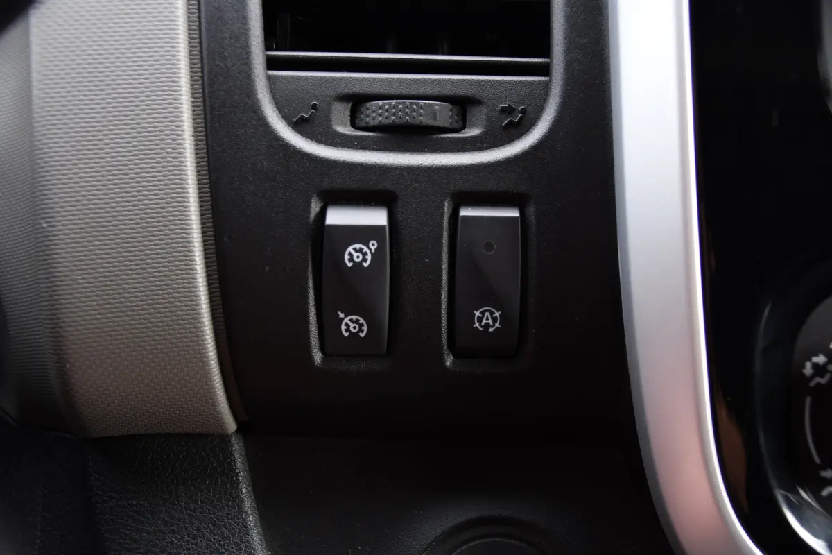1.6 dCi T29 L2H1 Luxe Black Edition Camera, Cruise, Multimedia, 125pk, Trekhaak, Airco, Uniek!
