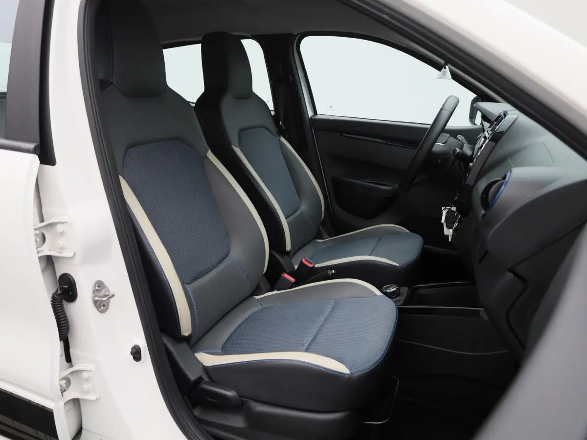 Comfort 27 kWh | BTW AUTO | AIRCO | PARKEERSENSOREN | DAKRAILS
