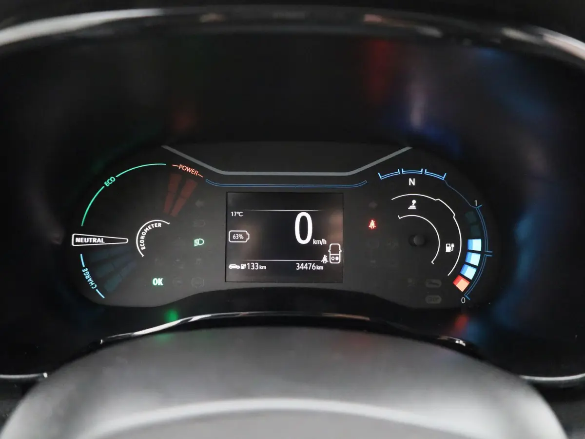 Comfort 27 kWh | BTW AUTO | AIRCO | PARKEERSENSOREN | DAKRAILS