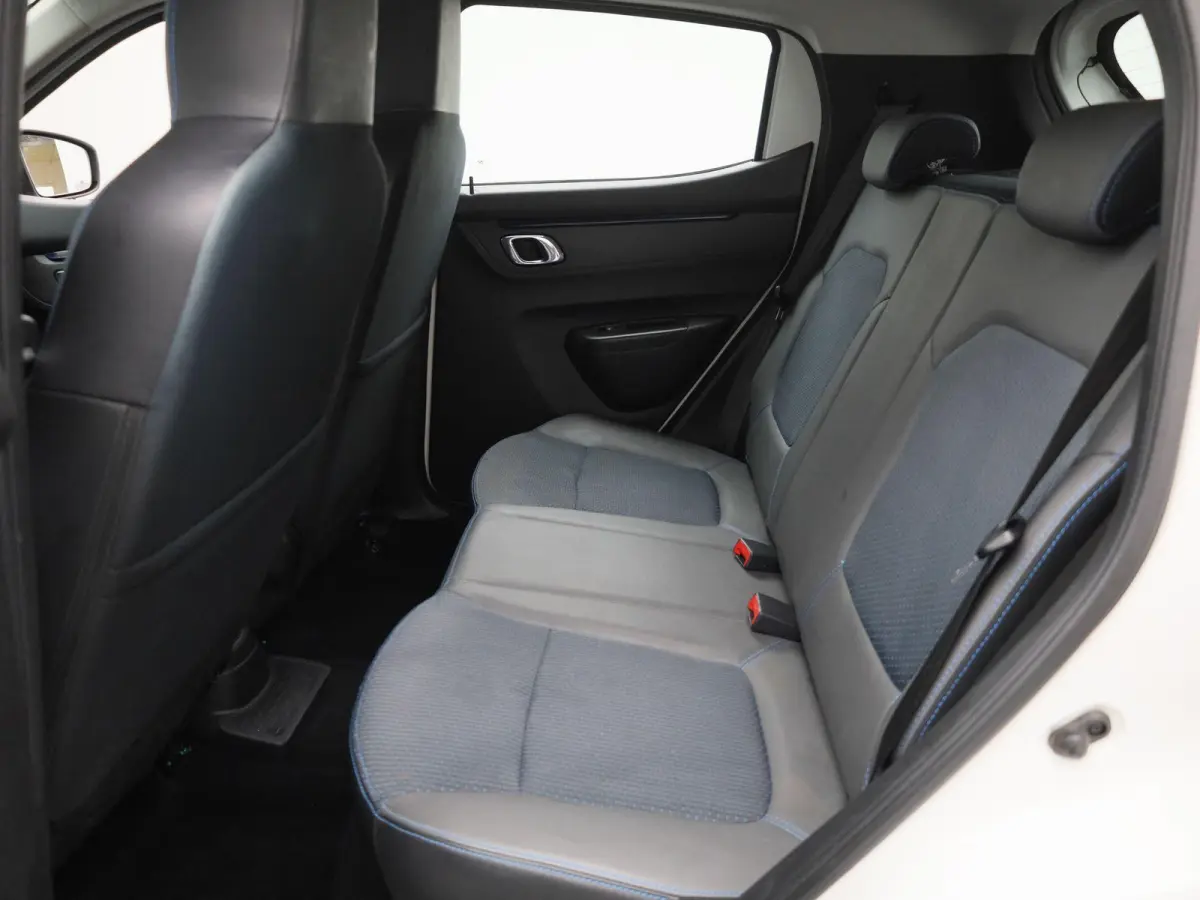 Comfort 27 kWh | BTW AUTO | AIRCO | PARKEERSENSOREN | DAKRAILS