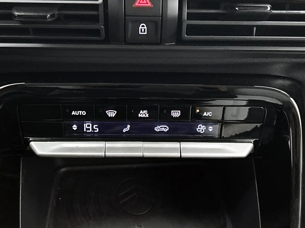 Max Comfort Range 44 kWh 113pk | Accu 96% | 3-fase laden | Lage kilometerstand | Navigatie | Achteruitrijcamera | Climate Control | Cruise Control | Parkeersensoren | Bluetooth | Draadloze A