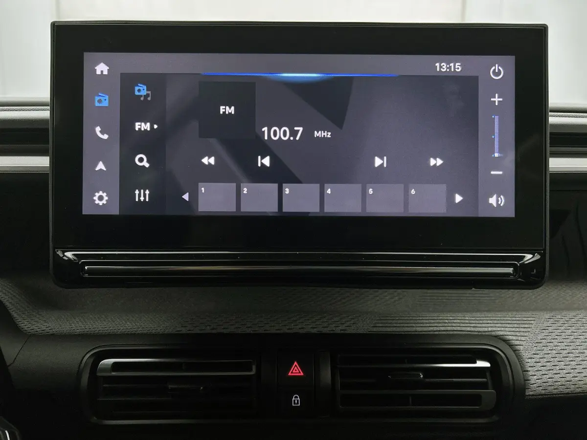 Max Comfort Range 44 kWh 113pk | Accu 96% | 3-fase laden | Lage kilometerstand | Navigatie | Achteruitrijcamera | Climate Control | Cruise Control | Parkeersensoren | Bluetooth | Draadloze A