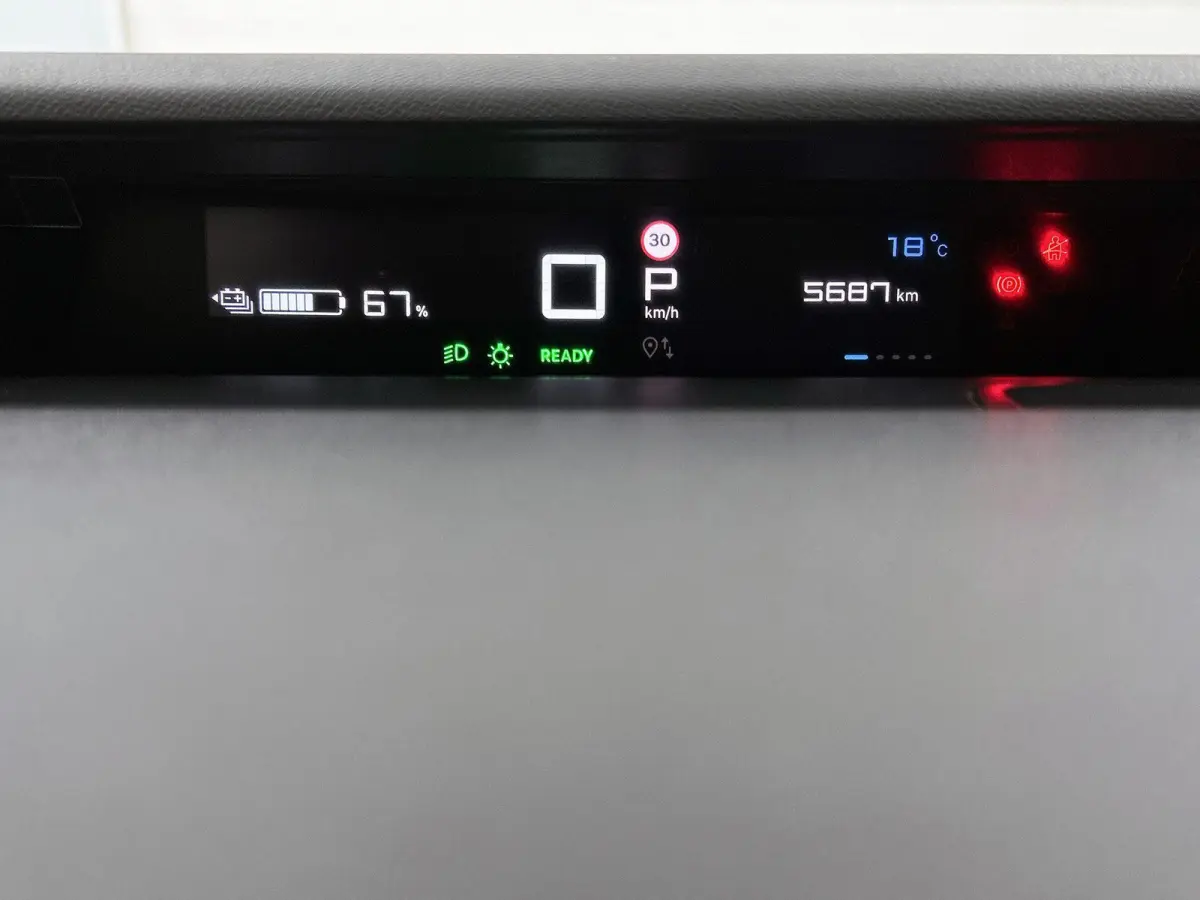 Max Comfort Range 44 kWh 113pk | Accu 96% | 3-fase laden | Lage kilometerstand | Navigatie | Achteruitrijcamera | Climate Control | Cruise Control | Parkeersensoren | Bluetooth | Draadloze A