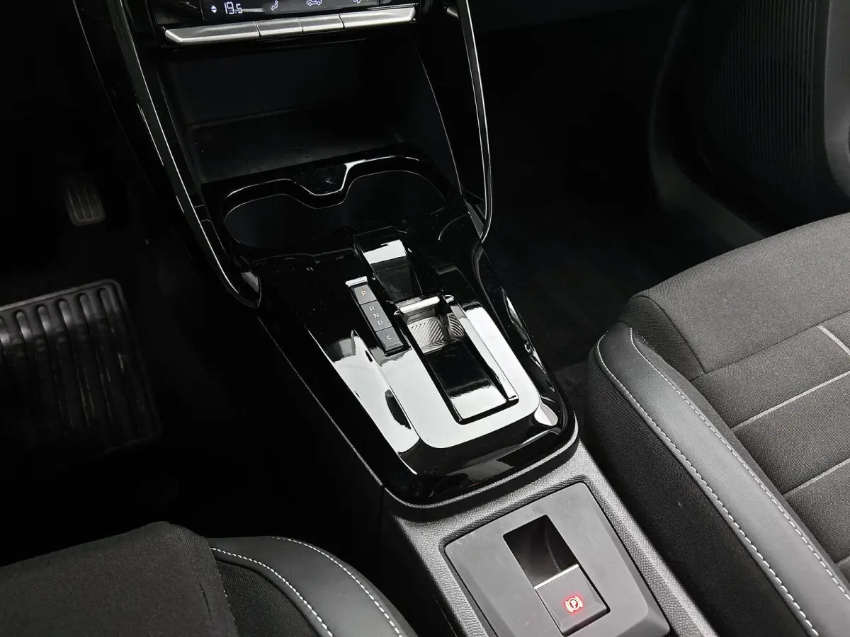 Max Comfort Range 44 kWh 113pk | Accu 96% | 3-fase laden | Lage kilometerstand | Navigatie | Achteruitrijcamera | Climate Control | Cruise Control | Parkeersensoren | Bluetooth | Draadloze A