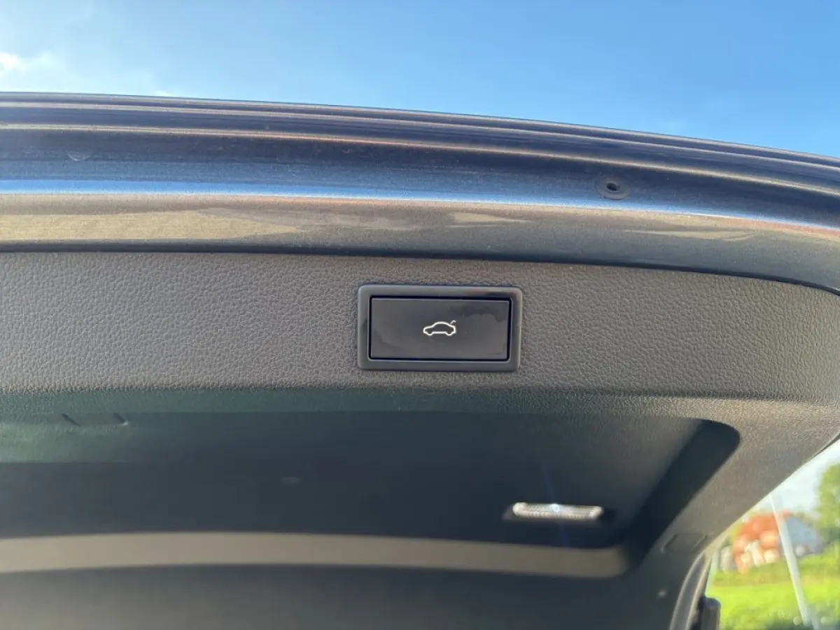 2.0 TDI DSG SPORTLINE PANO-DAK/TREKHAAK/360CAM/ELEK-KLEP/ACC/STOELVERW