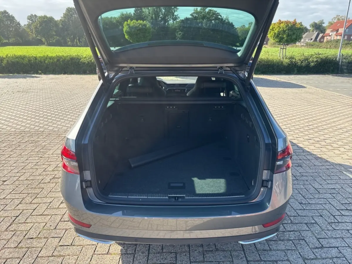 2.0 TDI DSG SPORTLINE PANO-DAK/TREKHAAK/360CAM/ELEK-KLEP/ACC/STOELVERW