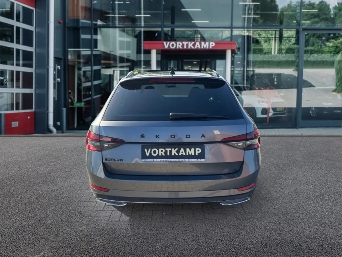 2.0 TDI DSG SPORTLINE PANO-DAK/TREKHAAK/360CAM/ELEK-KLEP/ACC/STOELVERW