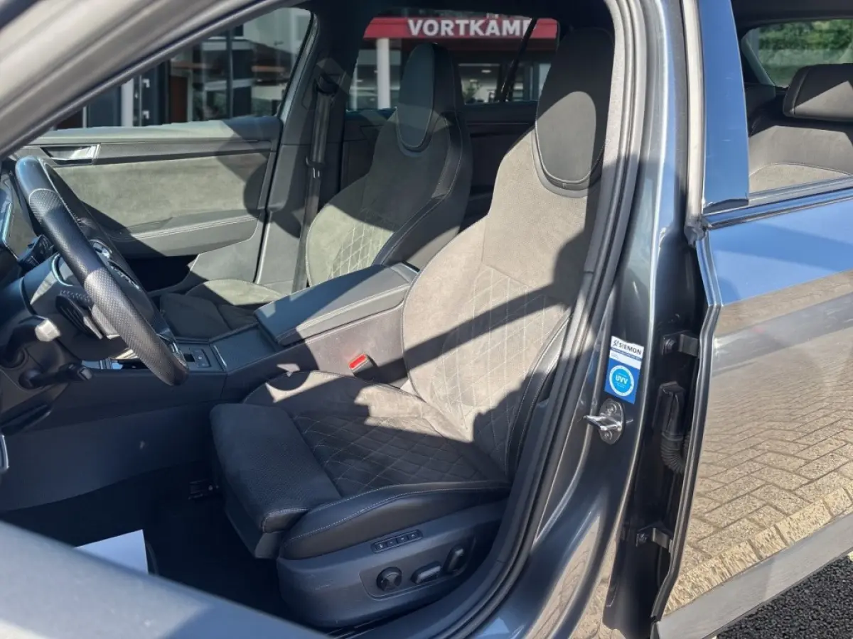 2.0 TDI DSG SPORTLINE PANO-DAK/TREKHAAK/360CAM/ELEK-KLEP/ACC/STOELVERW