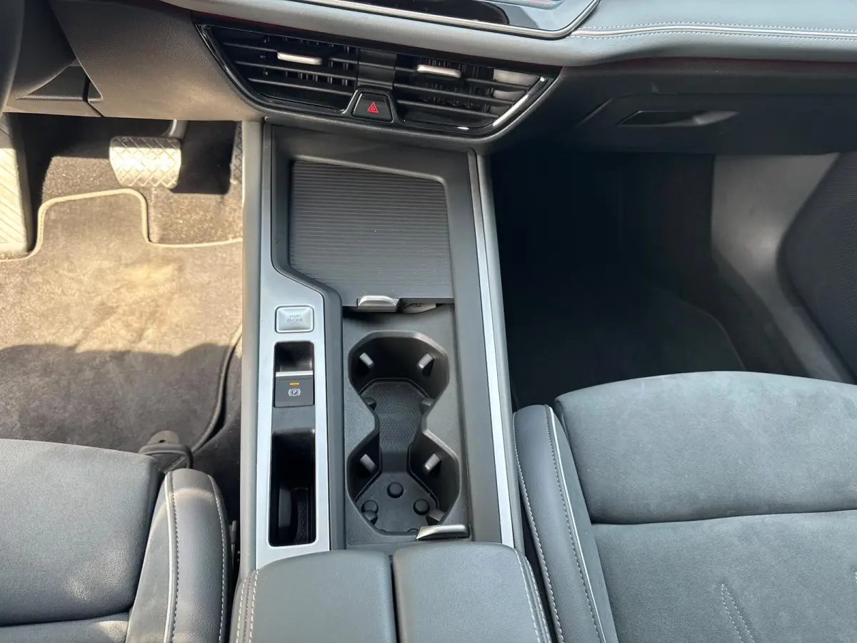 1.5 eTSI Business | APPLE CARPLAY | ANDROID AUTO | STOELVERWARMING | ALCANTARA STOELEN | NAVIGATIE | DIGITAAL DISPLAY