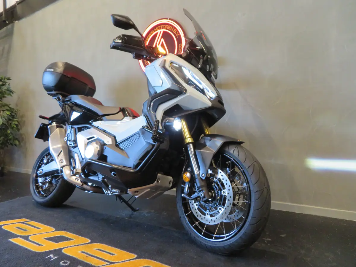 X ADV 750 ABS DCT NIEUWSTAAT!!