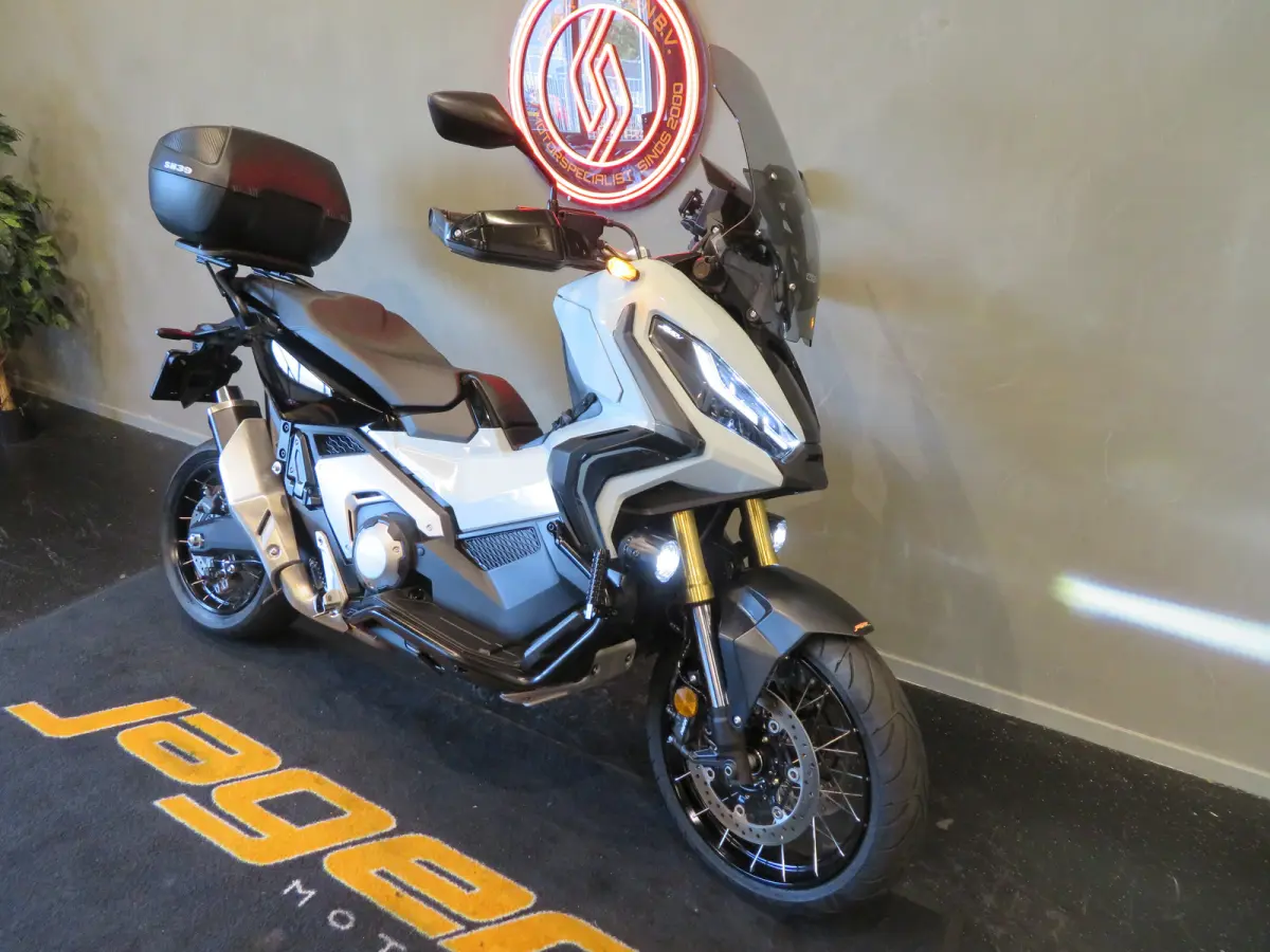 X ADV 750 ABS DCT NIEUWSTAAT!!