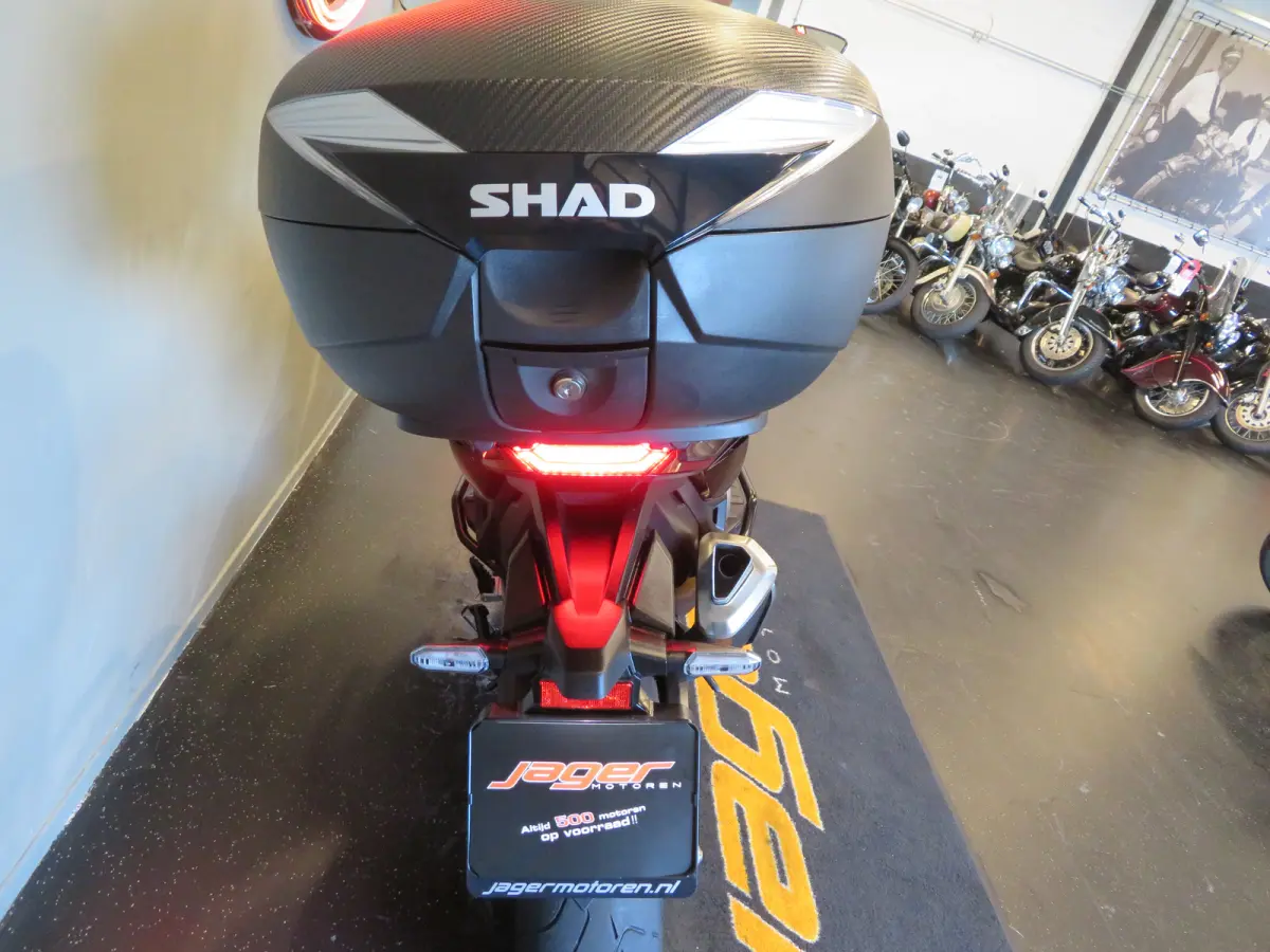 X ADV 750 ABS DCT NIEUWSTAAT!!