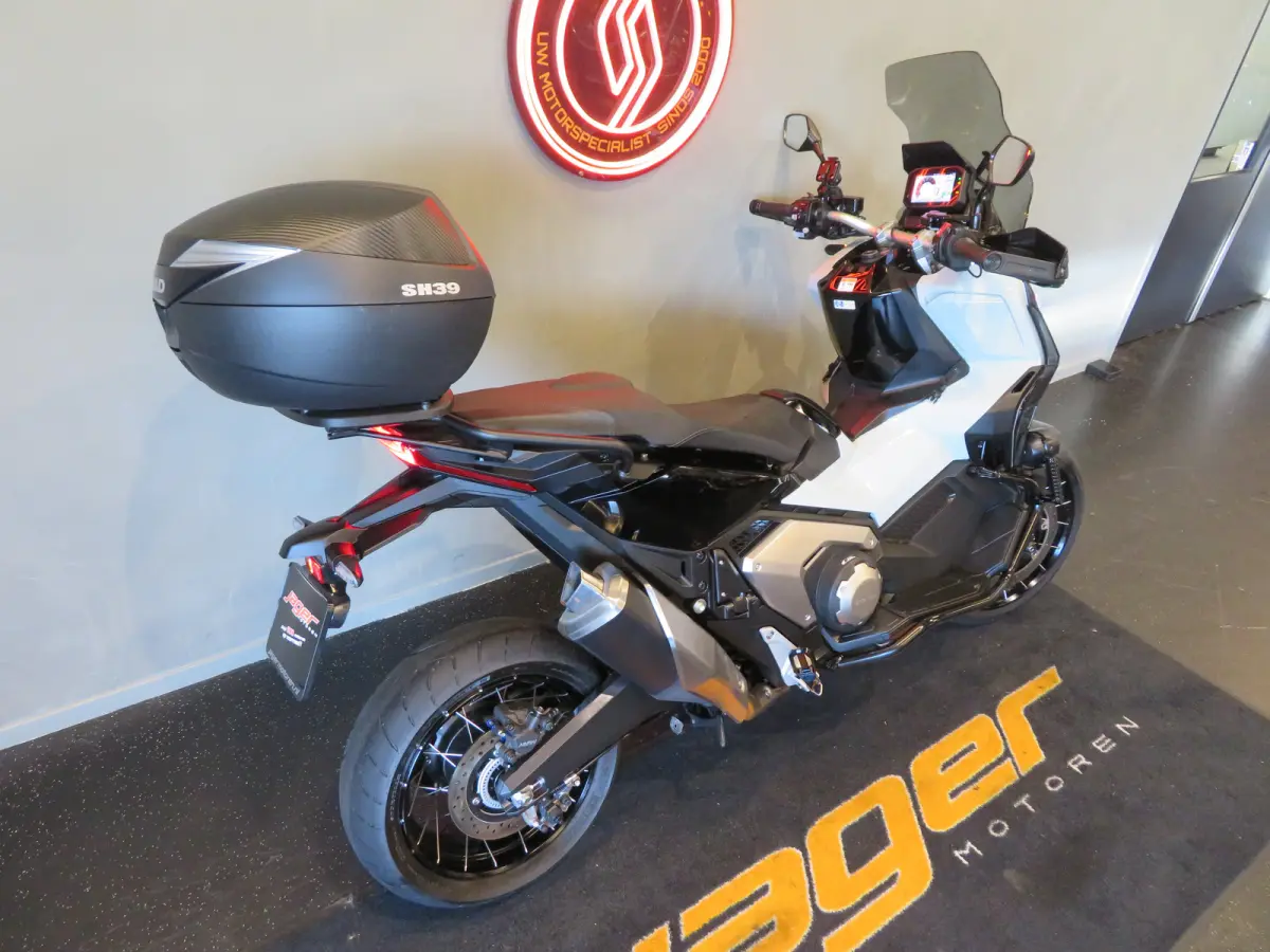 X ADV 750 ABS DCT NIEUWSTAAT!!