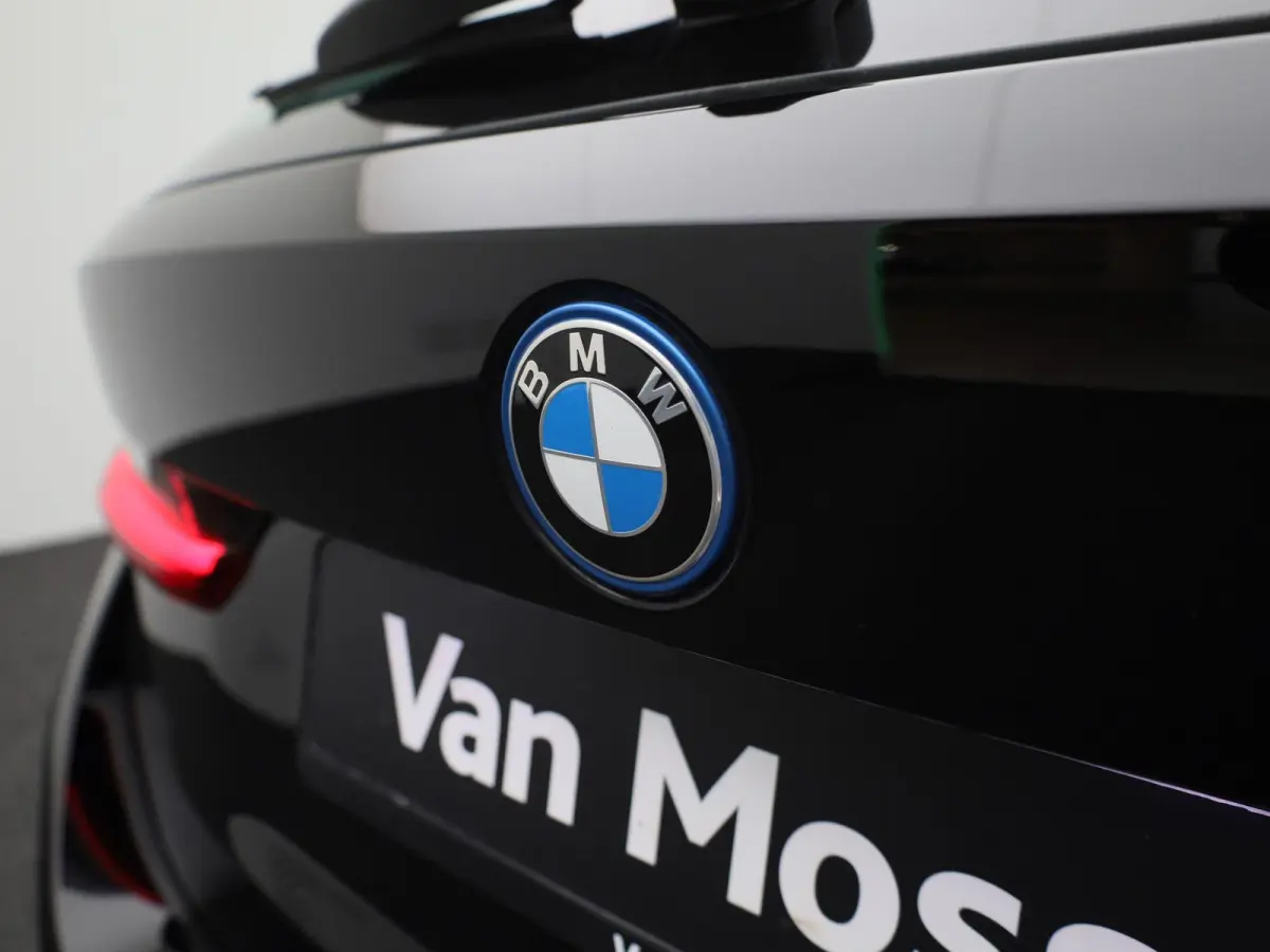 320e | PANORAMADAK | APPLE CARPLAY - ANDROID AUTO | NAVIGATIE | LED VERLICHTING | LICHTMETALEN VELGEN | PARKEERSENSOREN | DAB RADIO | BLUETOOTH |
