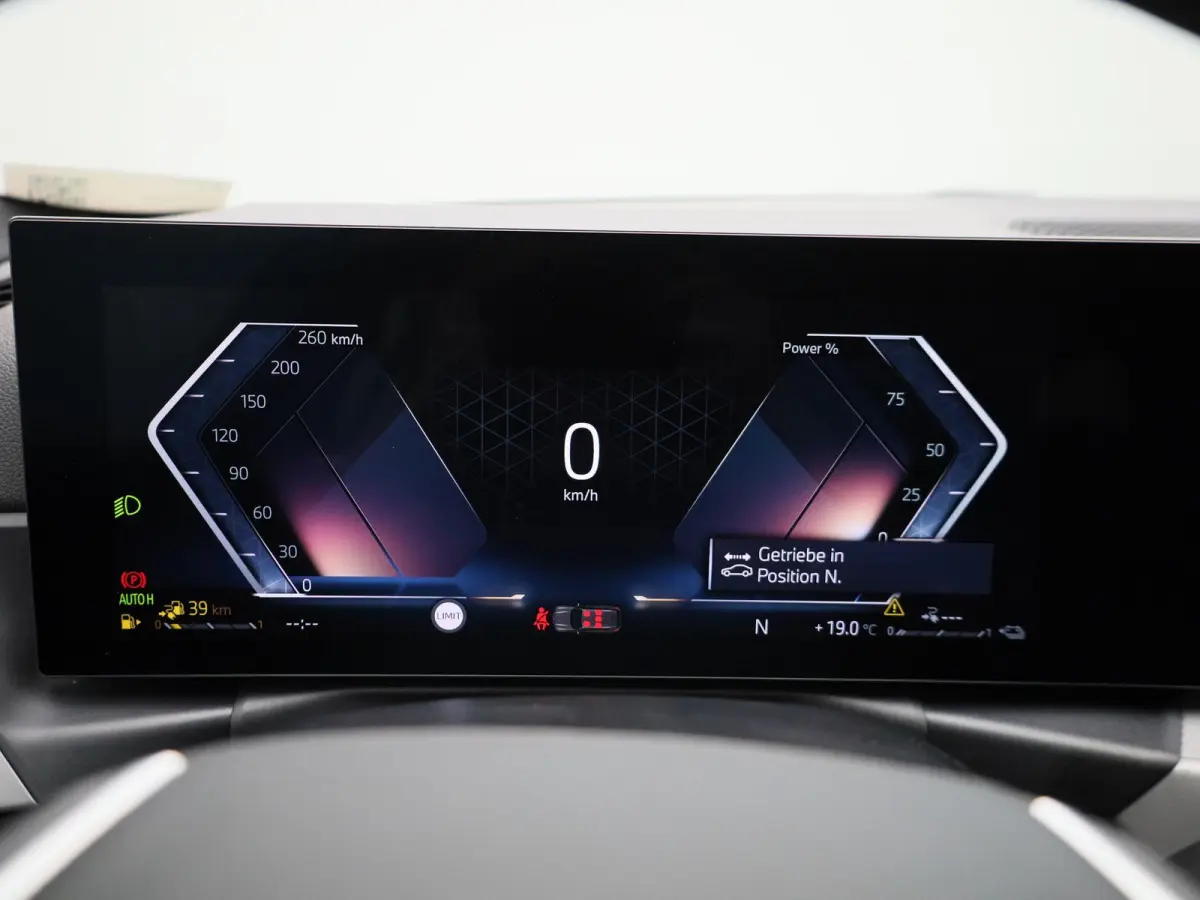 320e | PANORAMADAK | APPLE CARPLAY - ANDROID AUTO | NAVIGATIE | LED VERLICHTING | LICHTMETALEN VELGEN | PARKEERSENSOREN | DAB RADIO | BLUETOOTH |