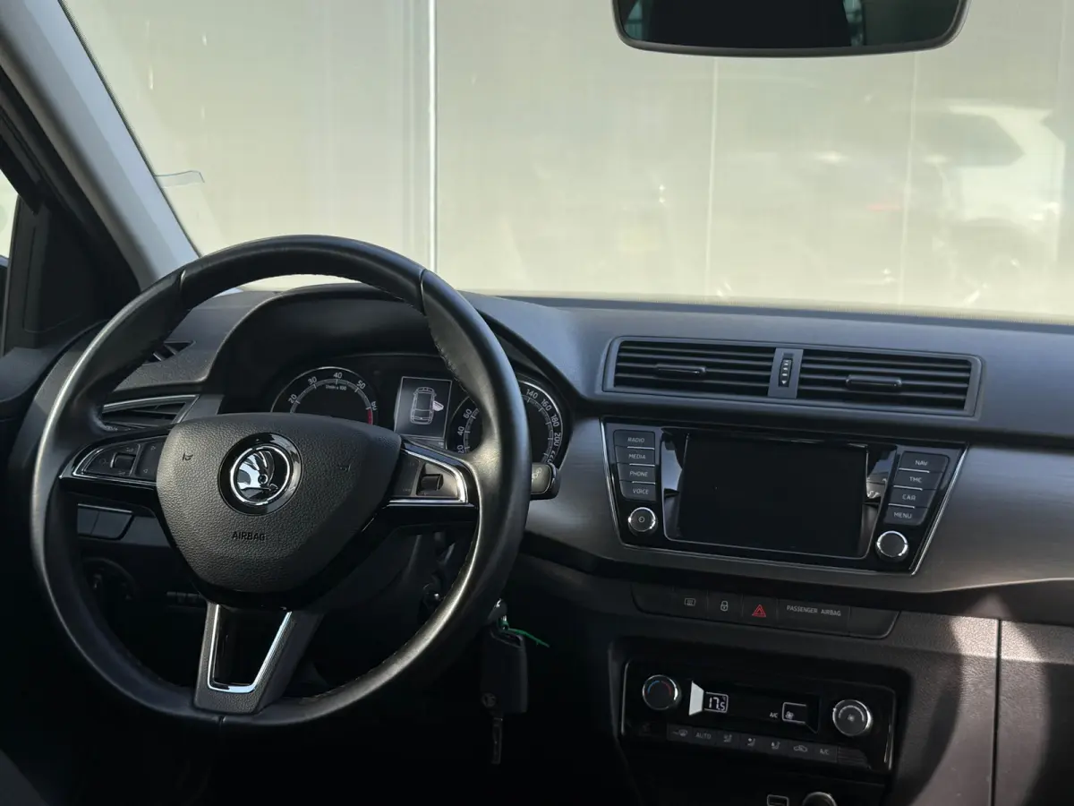 1.0 TSI 95PK Clever Navi|Carplay|PDC|16 Inch