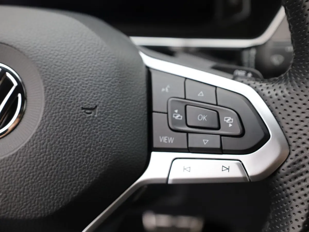 1.0 TSI Style Business R | Camera | Keyless | Trekhaak | Stoelverwarming | Apple / Android | Prijs Rijklaar!!