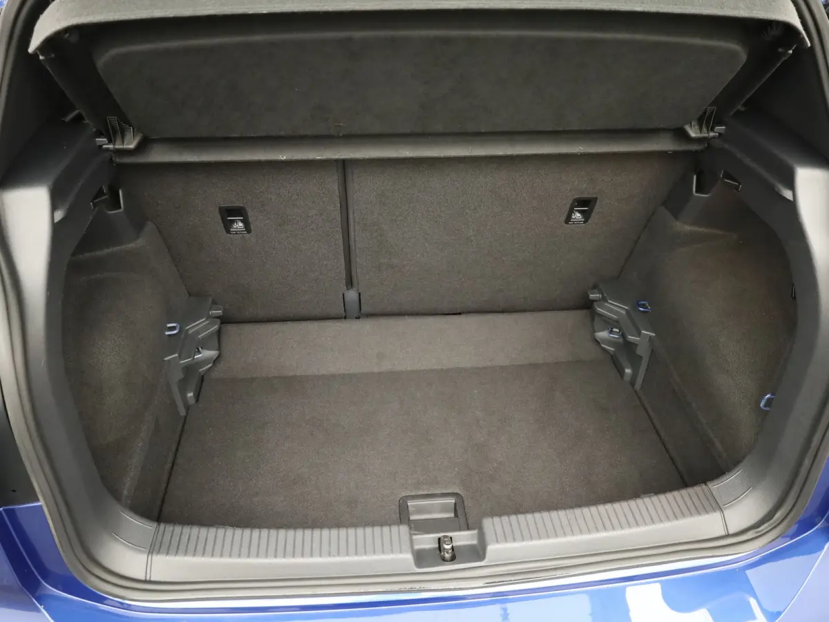 1.0 TSI Style Business R | Camera | Keyless | Trekhaak | Stoelverwarming | Apple / Android | Prijs Rijklaar!!