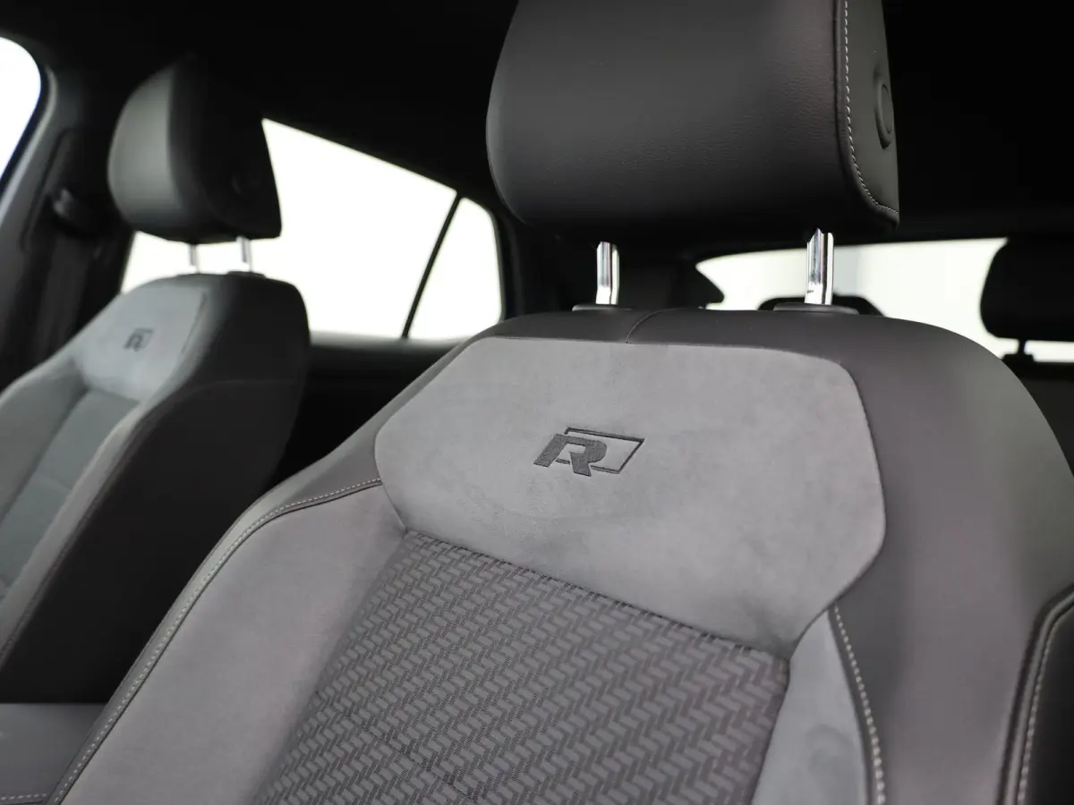 1.0 TSI Style Business R | Camera | Keyless | Trekhaak | Stoelverwarming | Apple / Android | Prijs Rijklaar!!