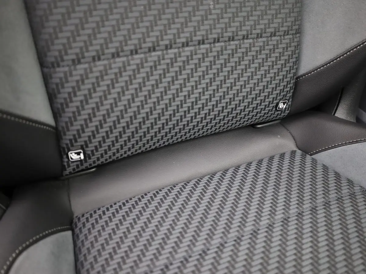 1.0 TSI Style Business R | Camera | Keyless | Trekhaak | Stoelverwarming | Apple / Android | Prijs Rijklaar!!