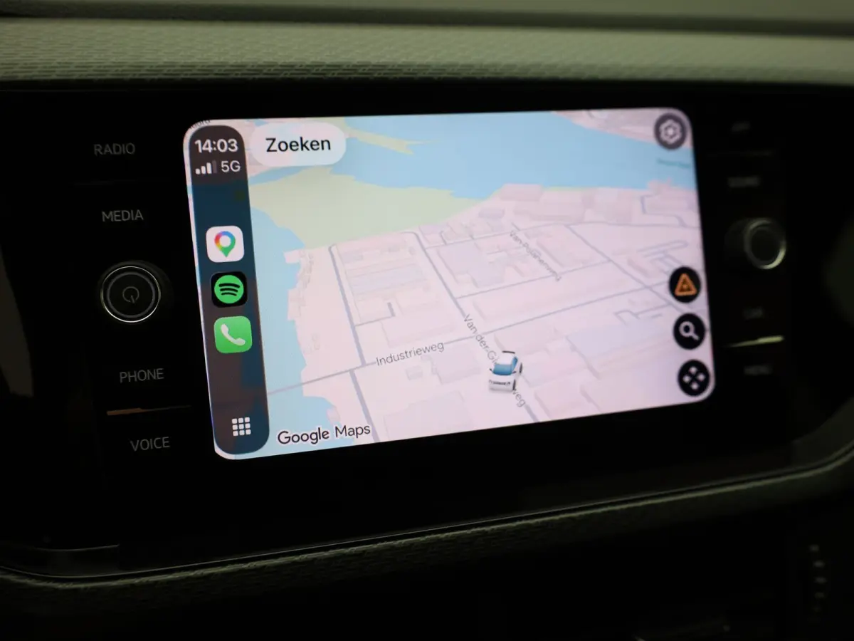 1.0 TSI Style Business R | Camera | Keyless | Trekhaak | Stoelverwarming | Apple / Android | Prijs Rijklaar!!
