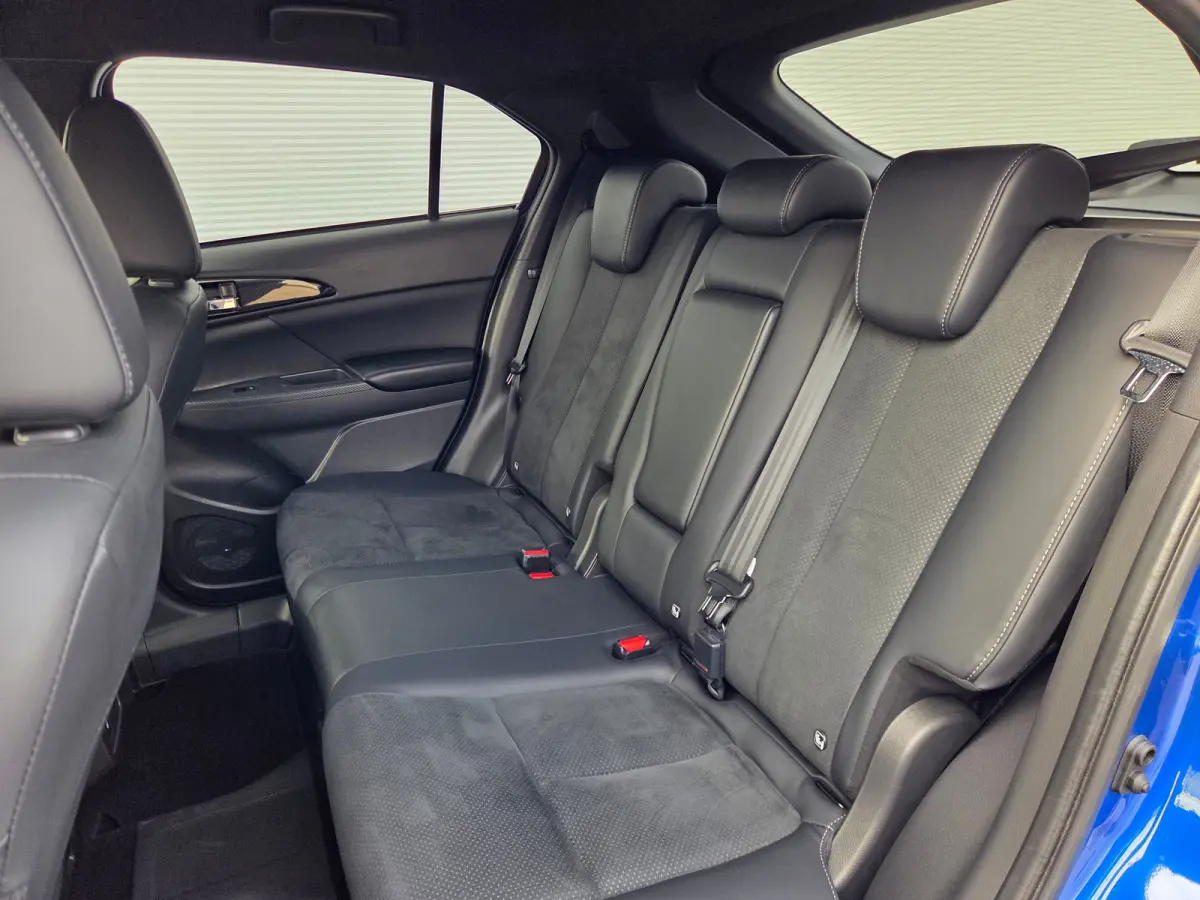 2.4 PHEV Business Executive Adaptive cruise control / apple carplay& android auto / Stoelverwarming voor en achter / stuurverwarming / key less entry/start