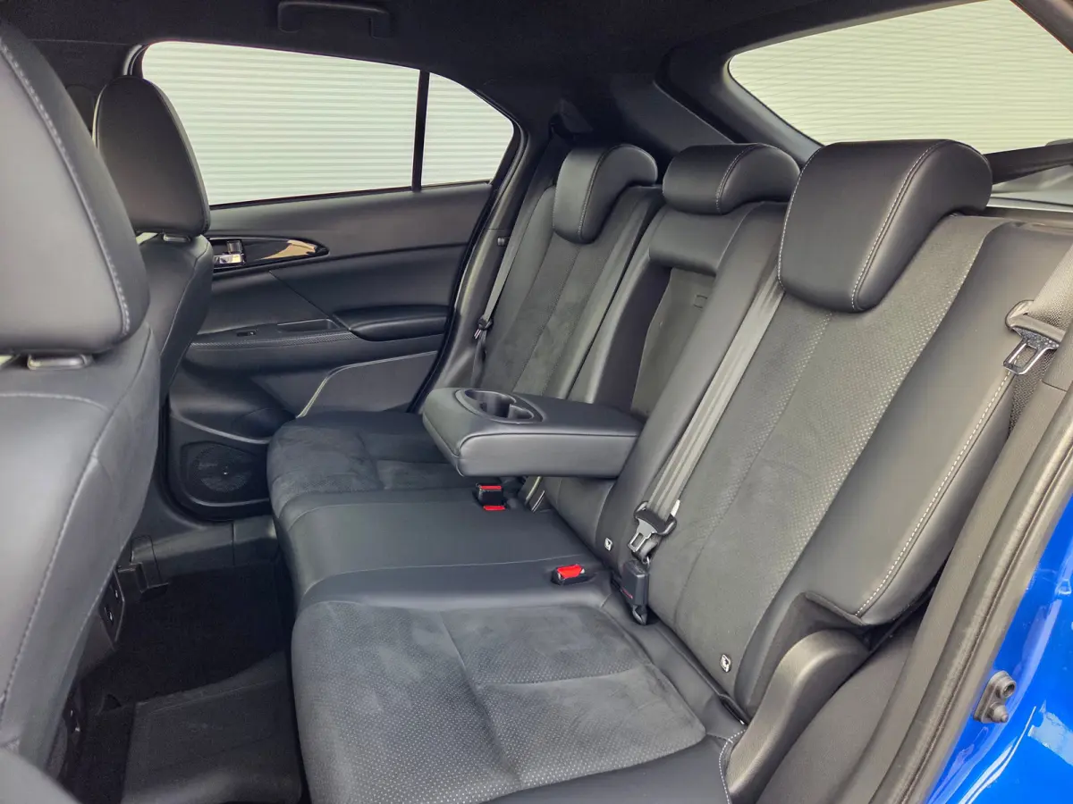 2.4 PHEV Business Executive Adaptive cruise control / apple carplay& android auto / Stoelverwarming voor en achter / stuurverwarming / key less entry/start