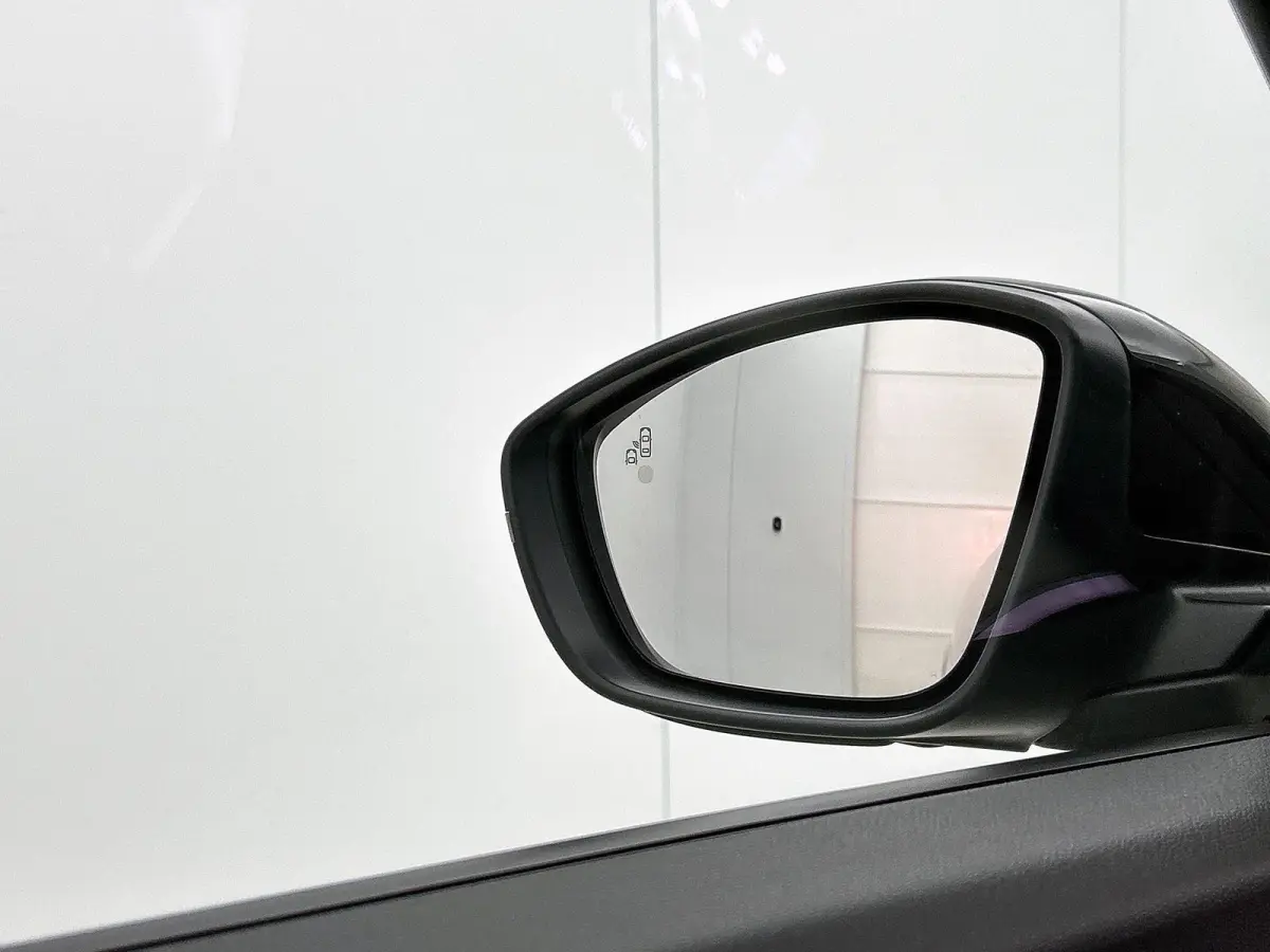 156pk Summit 54 kWh Automaat | Elektrische Klep | Adaptieve Cruise Control | ACCU 97% | Climate Control | Navigatie | 3 Fase | full-LED | 18"LMV | Dodehoekdetectie | Apple Carplay/Android Au