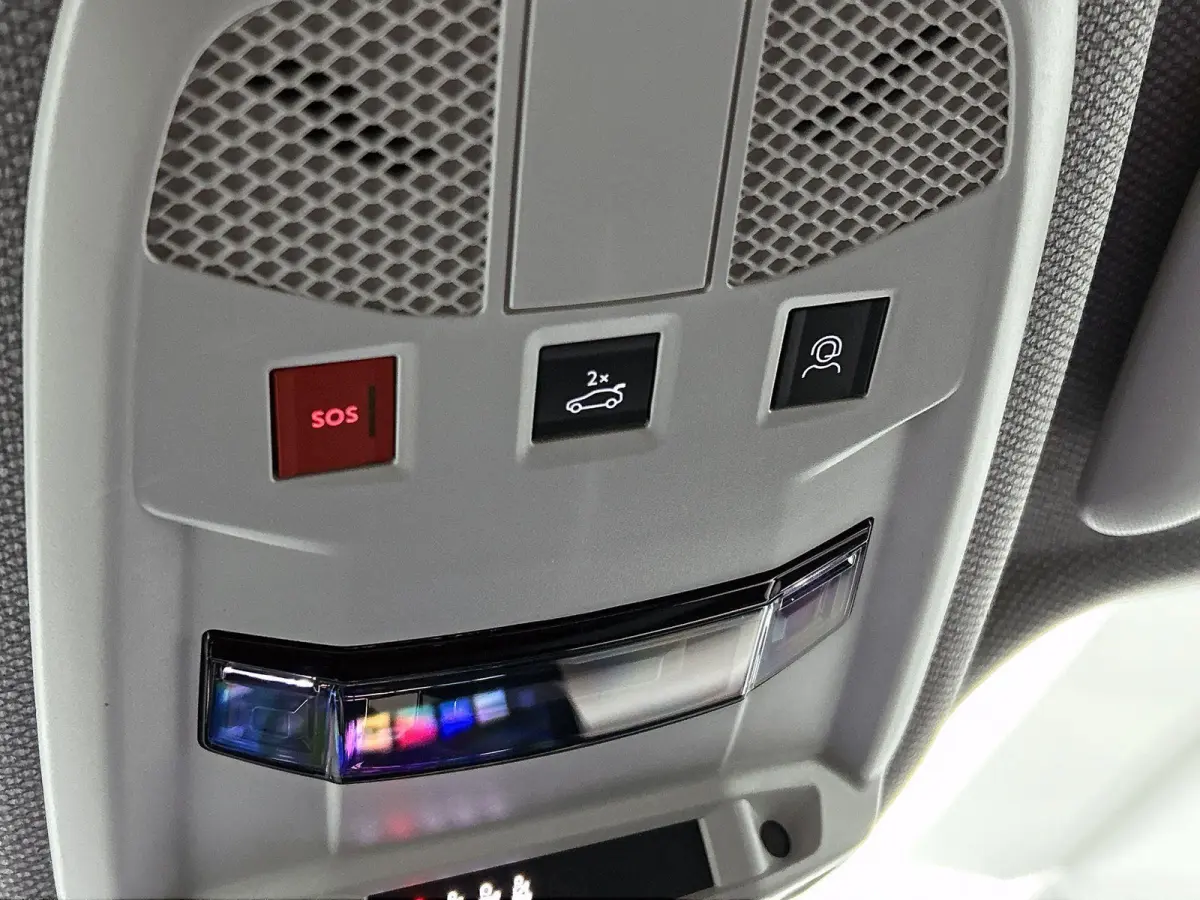 156pk Summit 54 kWh Automaat | Elektrische Klep | Adaptieve Cruise Control | ACCU 97% | Climate Control | Navigatie | 3 Fase | full-LED | 18"LMV | Dodehoekdetectie | Apple Carplay/Android Au