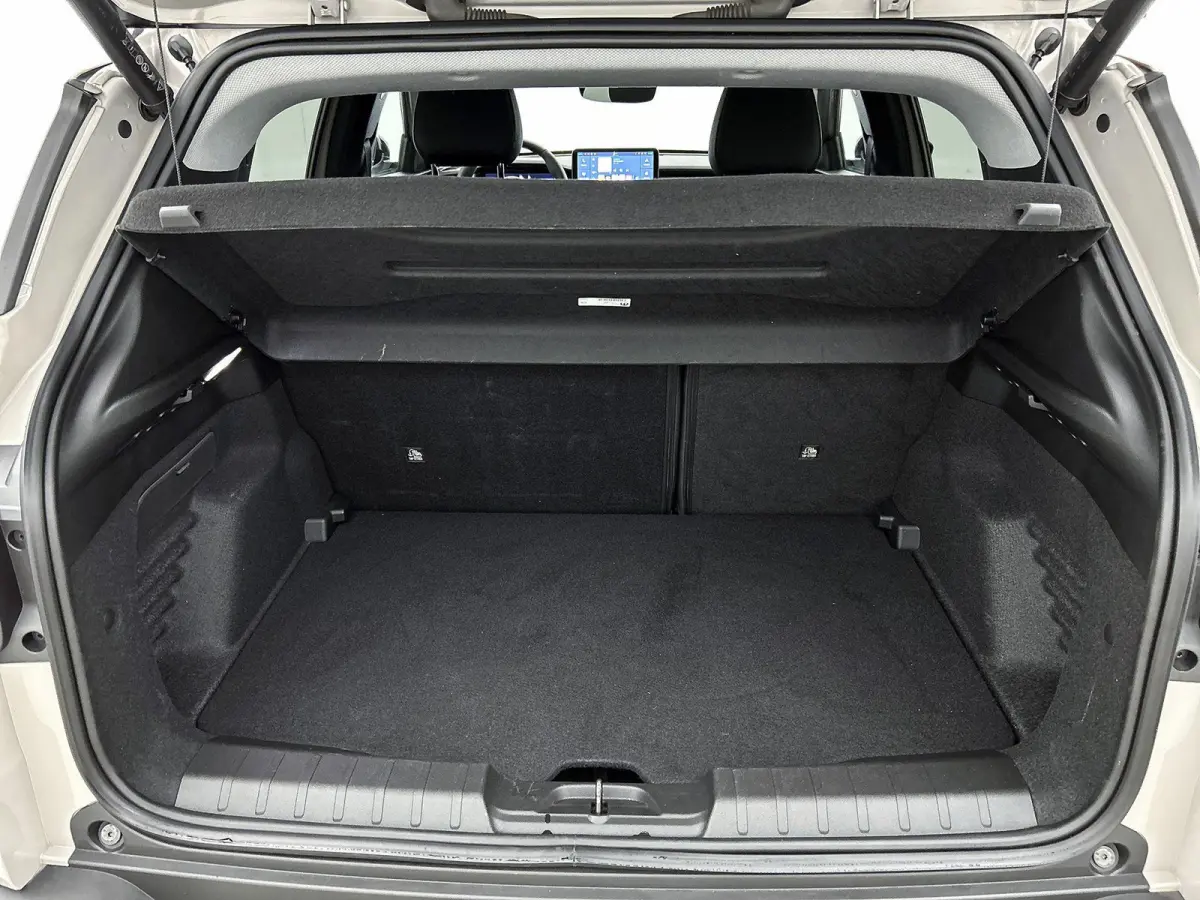 156pk Summit 54 kWh Automaat | Elektrische Klep | Adaptieve Cruise Control | ACCU 97% | Climate Control | Navigatie | 3 Fase | full-LED | 18"LMV | Dodehoekdetectie | Apple Carplay/Android Au