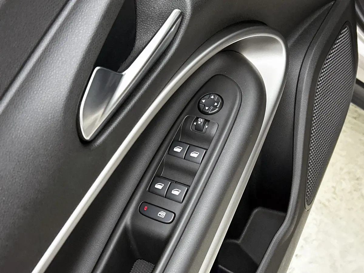 156pk Summit 54 kWh Automaat | Elektrische Klep | Adaptieve Cruise Control | ACCU 97% | Climate Control | Navigatie | 3 Fase | full-LED | 18"LMV | Dodehoekdetectie | Apple Carplay/Android Au